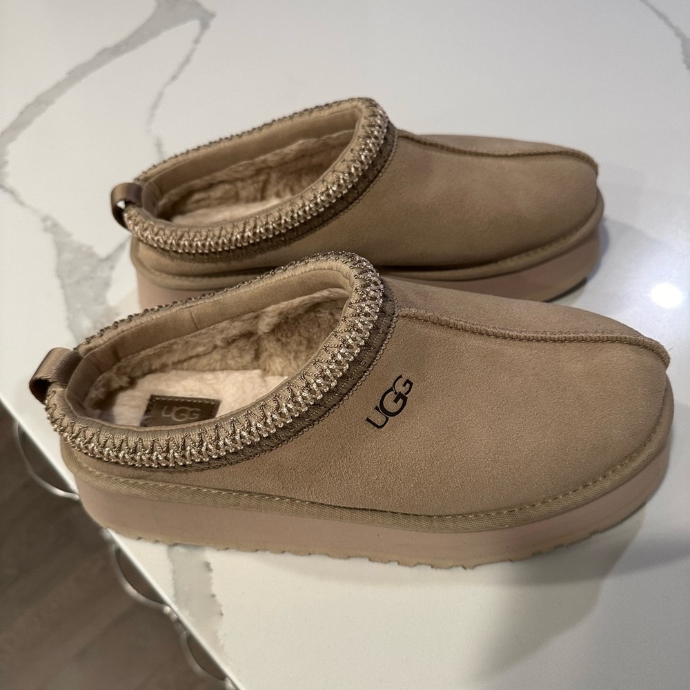 Ugg tazz new without box size 9